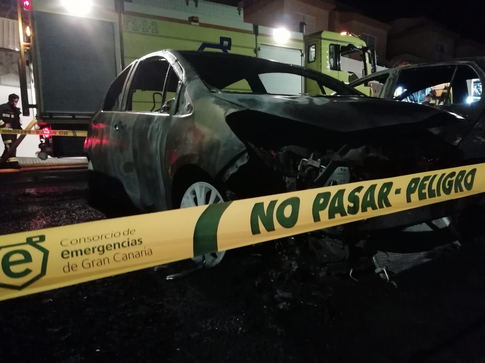 Coches calcinados en Arguineguín