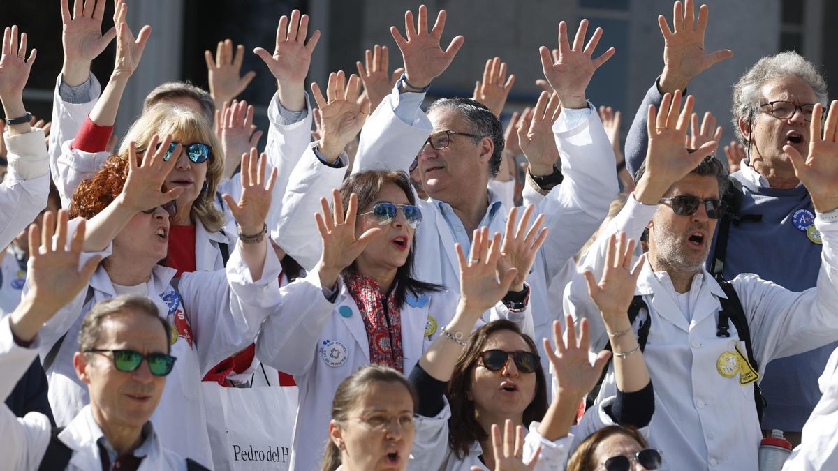 La cuarta huelga médica empieza con apoyo del 90% según los convocantes y el 8% según la Conselleria de Sanidad