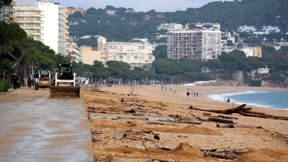 El temporal en Catalunya deja playas sin arena, pero los paseos marítimos sobreviven sin daños graves