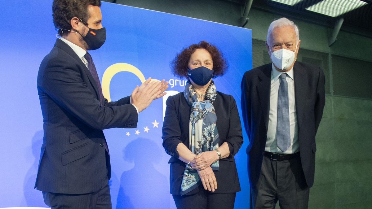El presidente del PP, Pablo Casado (i), durante la clausura el acto 'Europa: retos de la nueva era', a 10 de mayo de 2021, en Madrid, (España). Organizado por el Partido Popular Europeo, el encuentro conmemora el Día de Europa.