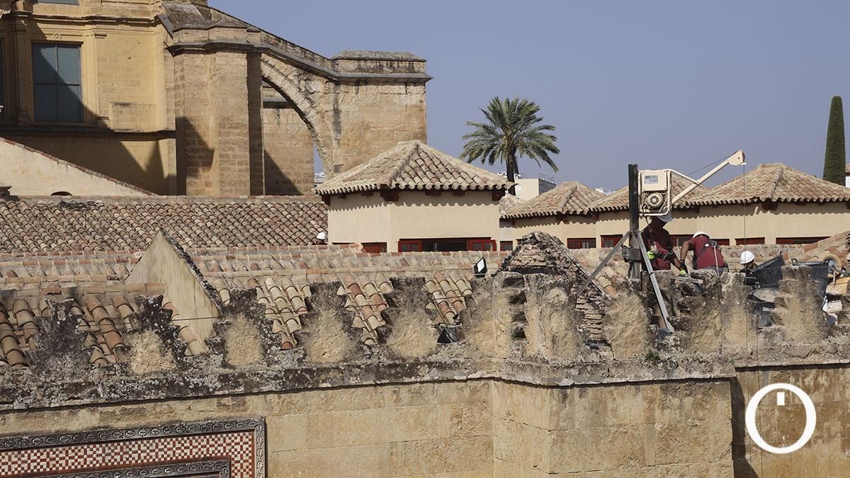 Comienzan los trabajos de restauración en la capilla incendiada en la Mezquita Catedral