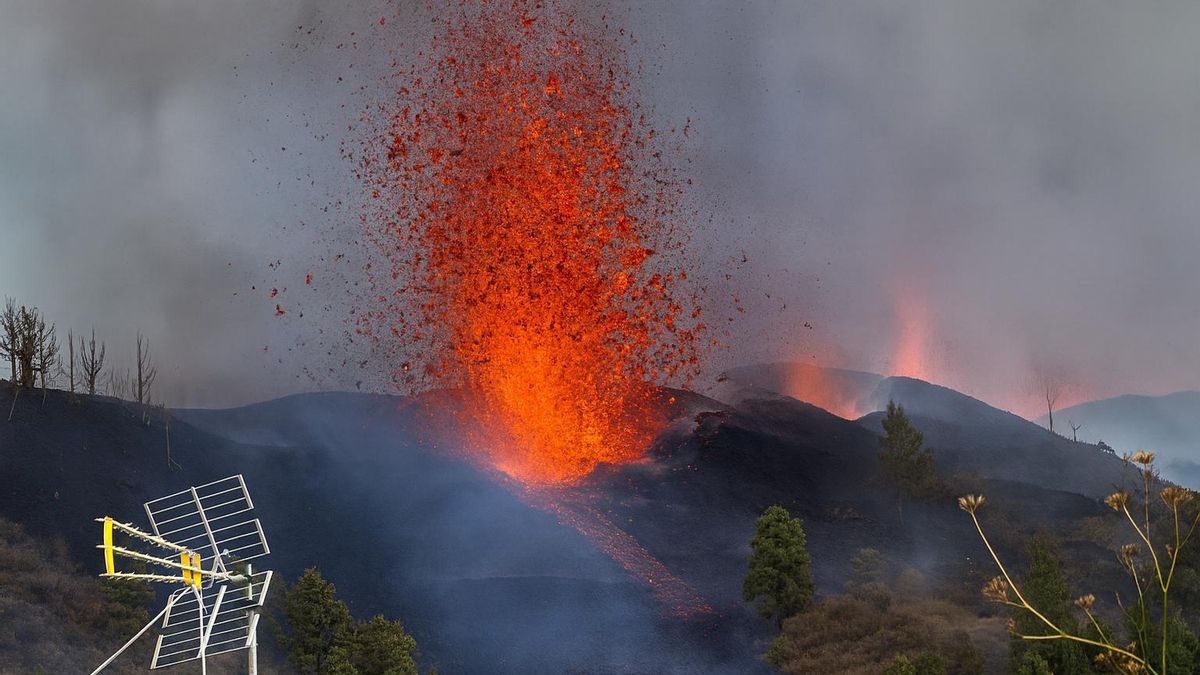 Los volcanes de Io desprenden lava incandescente, pero no producen fuego como en la Tierra