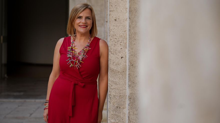 La delegada del Gobierno en la Comunidad Valenciana, Pilar Bernabé, posa para Europa Press.