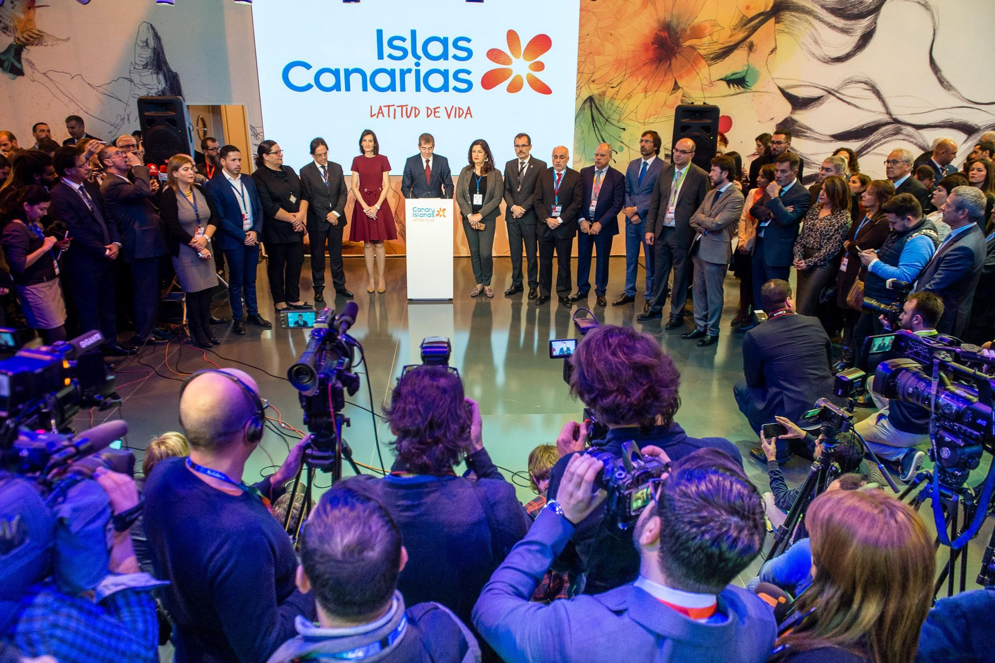 El presidente de Canarias, Fernando Clavijo, inaugura el 'stad' de las islas en Fitur