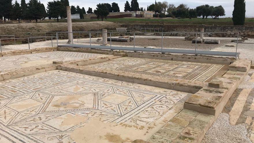 Itálica se abre por el Día de Andalucía a personas con discapacidad