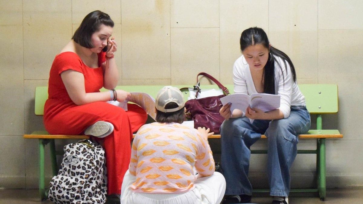 Nervios y repasos de última hora en la primera jornada de las pruebas de acceso a la Universidad en León y Ponferrada