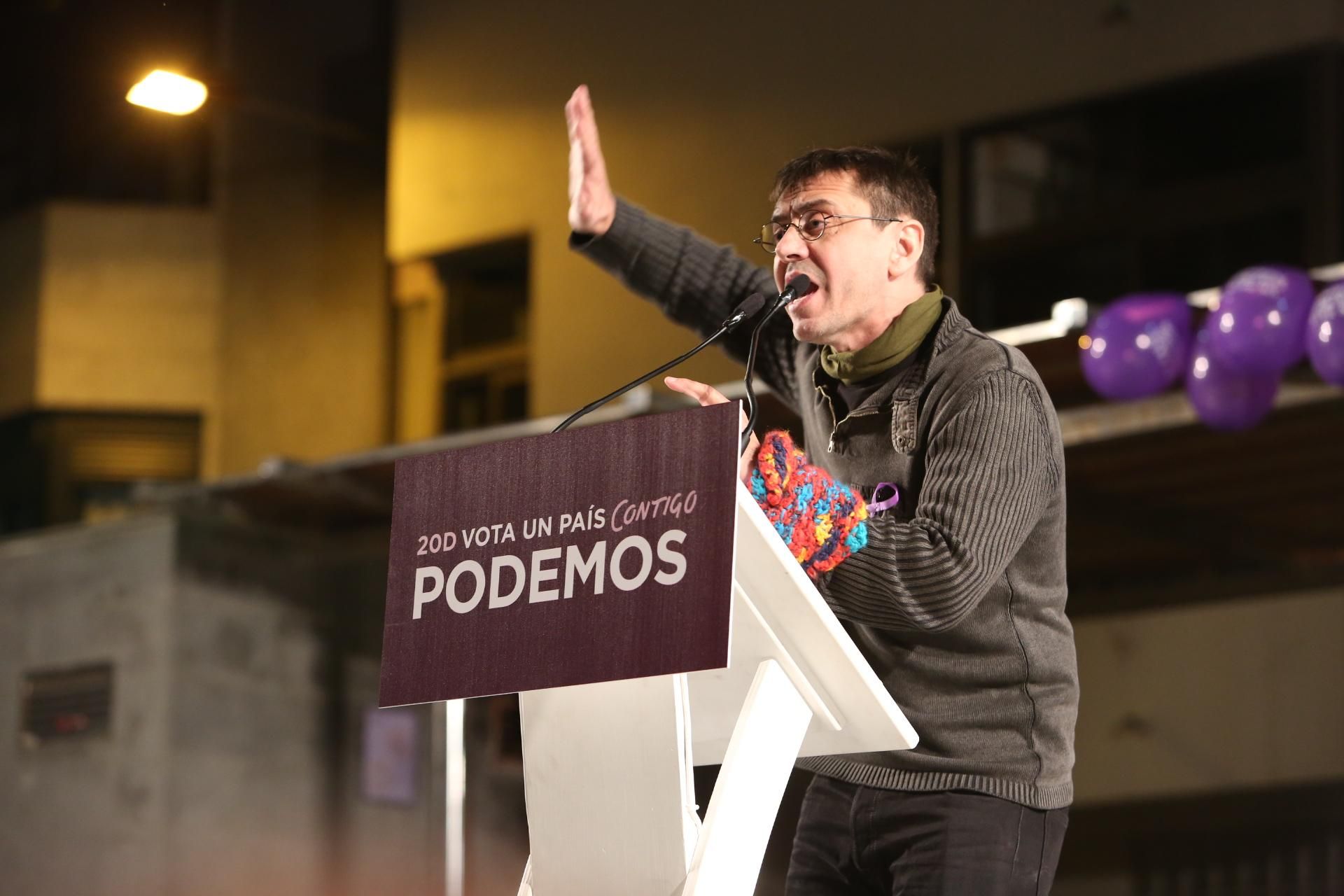 Juan Carlos Monedero en el acto de campaña de Podemos en Gran Canaria (ALEJANDRO RAMOS)