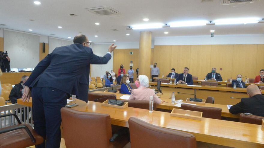 La jueza propone juzgar por delito de odio al diputado ceutí que llamó "cobardes fascistas" a los líderes de Vox