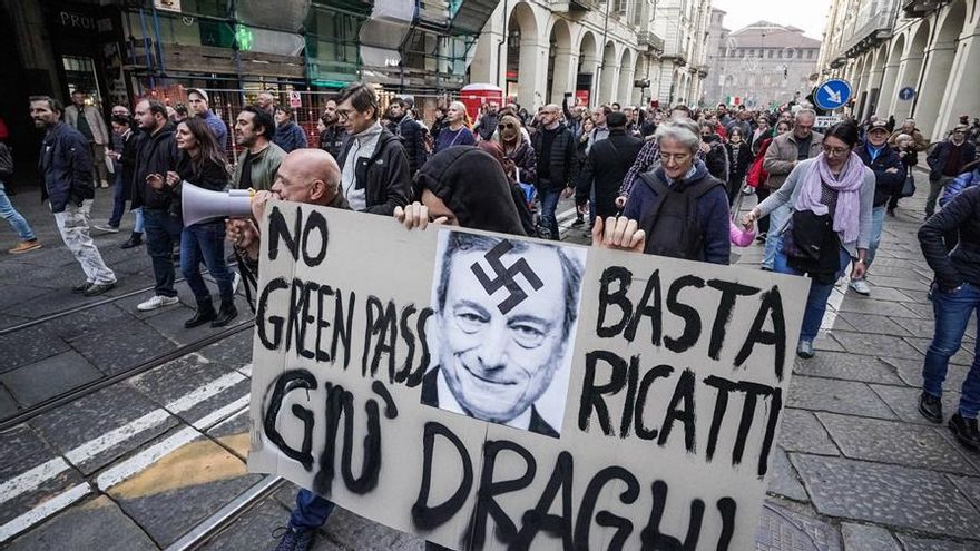 People take part in the No Green Pass rally in Turin, Italy, 16 October 2021. Starting from 15 October, Italian workers from the public and private sectors are required to hold the 'Green Pass' vaccine passport.