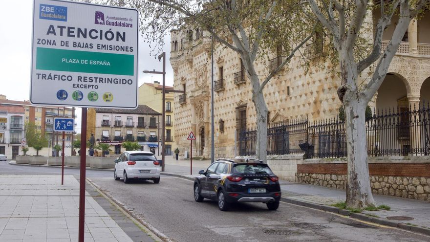 Señalización de la Zona de Bajas Emisiones de Guadalajara.