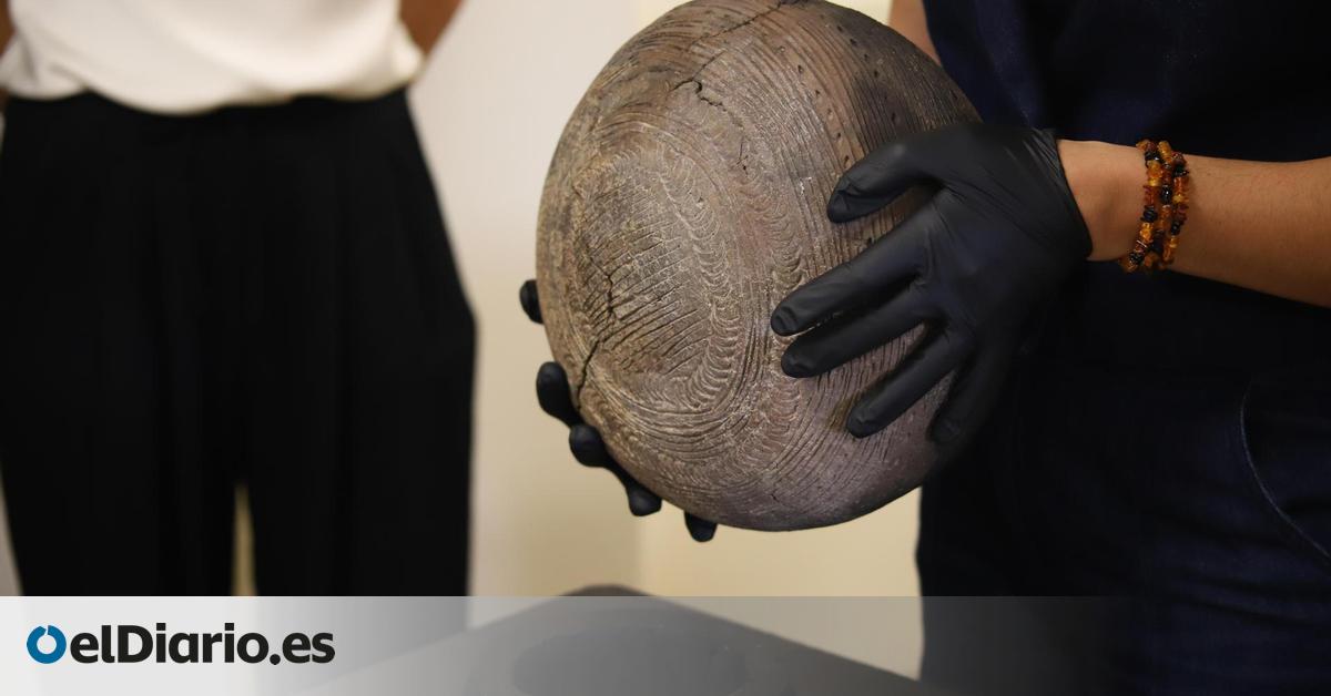 La vasija aborigen completa hallada en una cueva funeraria de Tijarafe, datada entre los siglos XIII y XV