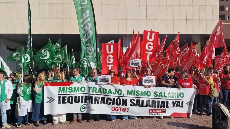 Gesto de buena voluntad de los sindicatos: aplazada la huelga de empleados públicos tras la convocatoria de la Junta