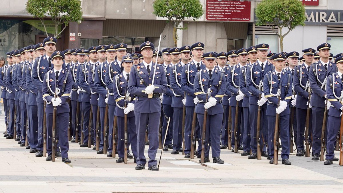 Orgullo y emoción en León: 262 militares de la Academia Básica del Aire ya son Hijos Adoptivos de la ciudad