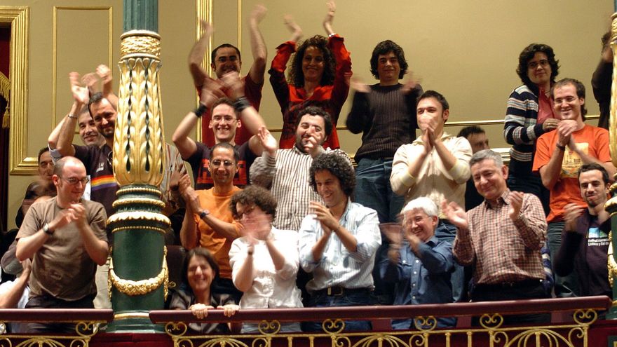 La intrahistoria del matrimonio igualitario: "Aznar nos ofreció una ley si renunciábamos a llamarlo así"