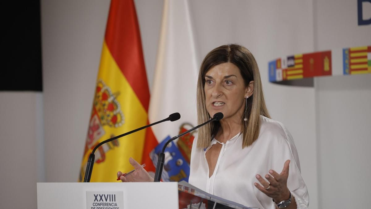 Buruaga confirma que Cantabria irá a la sectorial sobre los menores en Ceuta, lo que "no avala" al Gobierno central