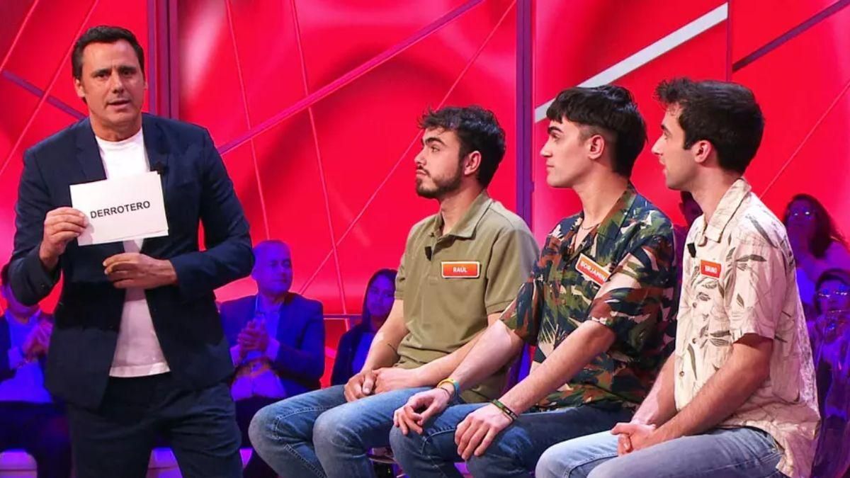 Ion Aramendi, con los Mozos de Arousa en 'Reacción en cadena'