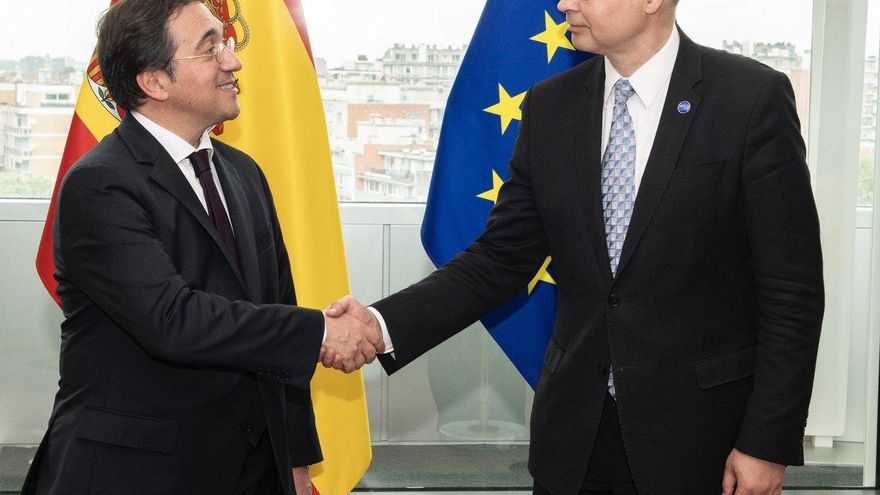 Bruselas amenaza a Argelia con represalias por congelar sus relaciones con España