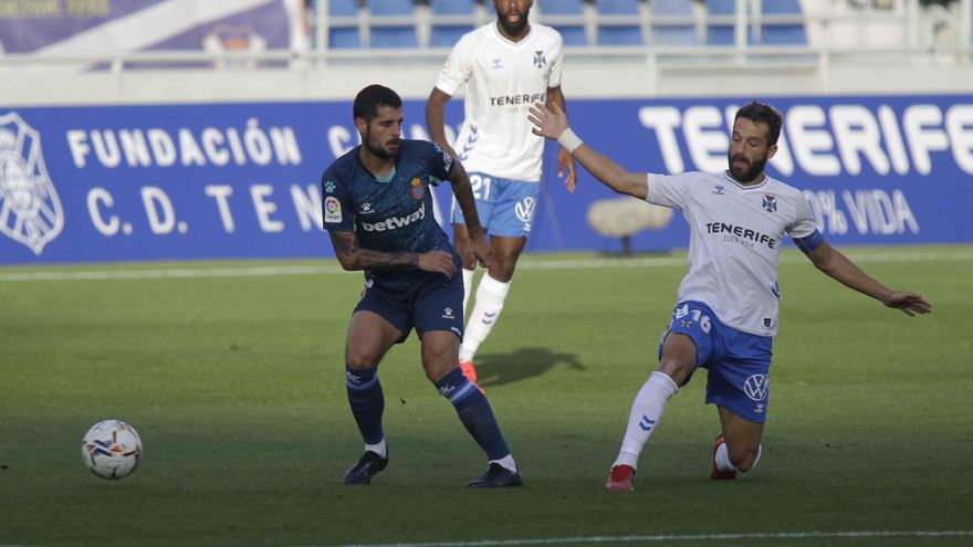 Un Tenerife sin recursos ofensivos sale vivo ante el líder Espanyol
