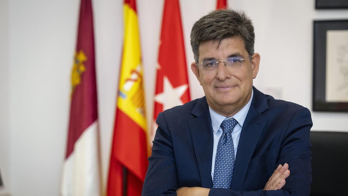 El rector de la Universidad de Alcalá: "Se avecinan cambios brutales y es importante que la pública esté fuerte y atenta"