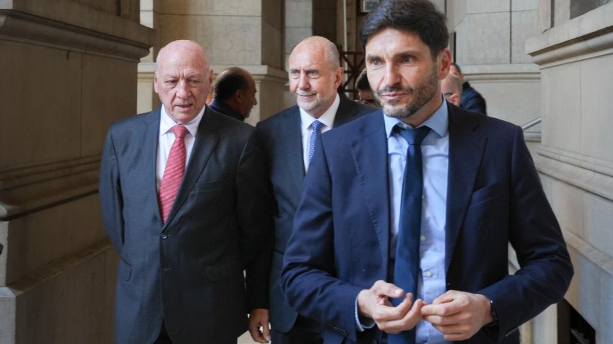 El gobernador Maximiliano Pullaro en la Corte Suprema junto a sus antecesores Omar Perotti y Antonio Bonfatti.
