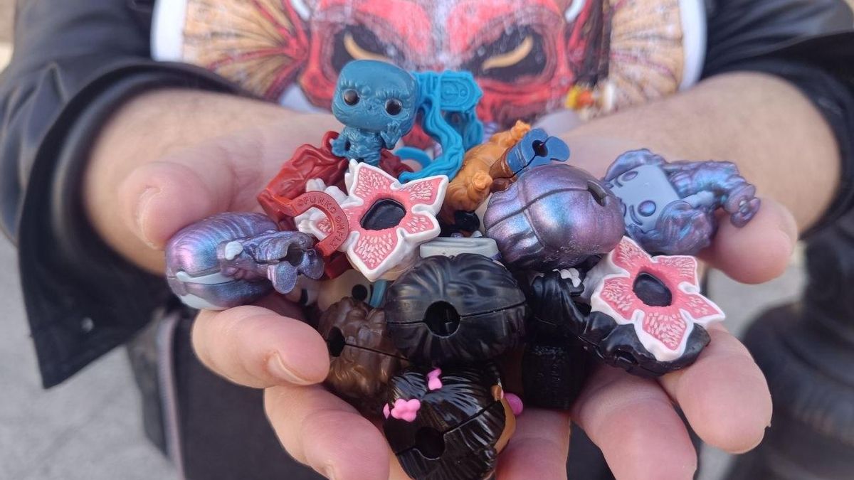 Los minifunkos de 'Stranger Things' o la fiebre adulta por los muñecos: “Es como una enfermedad, si veo una caja, la compro”