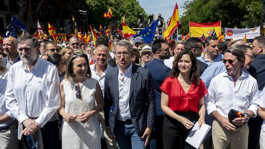 Archivo - (I-D) El expresidente del Gobierno, Mariano Rajoy, la secretaria general del PP, Cuca Gamarra, el presidente del Partido Popular, Alberto Núñez Feijóo, la presidenta de la Comunidad de Madrid, Isabel Díaz Ayuso, y el expresidente del Gobierno, J