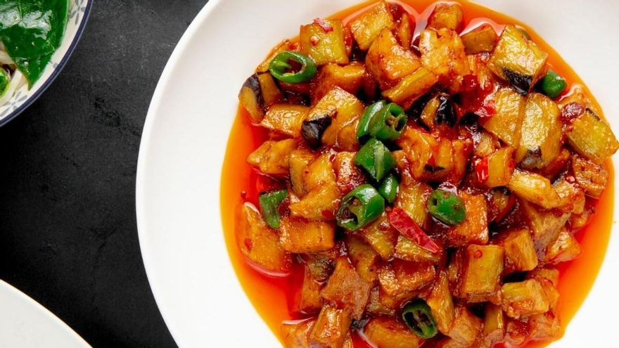 El guiso de calabacín y patatas que es cremoso, rico y muy fácil de hacer que puede salvarte más de una comida de verano