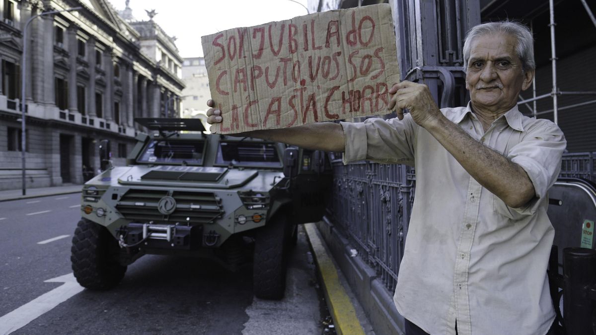 Marcha de los jubilados
Comienzan a llegar los manifestantes al Congreso en medio de un fuerte operativo de seguridad