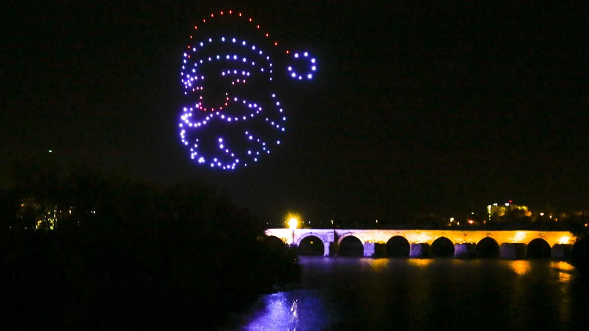 Espectáculo navideño de drones