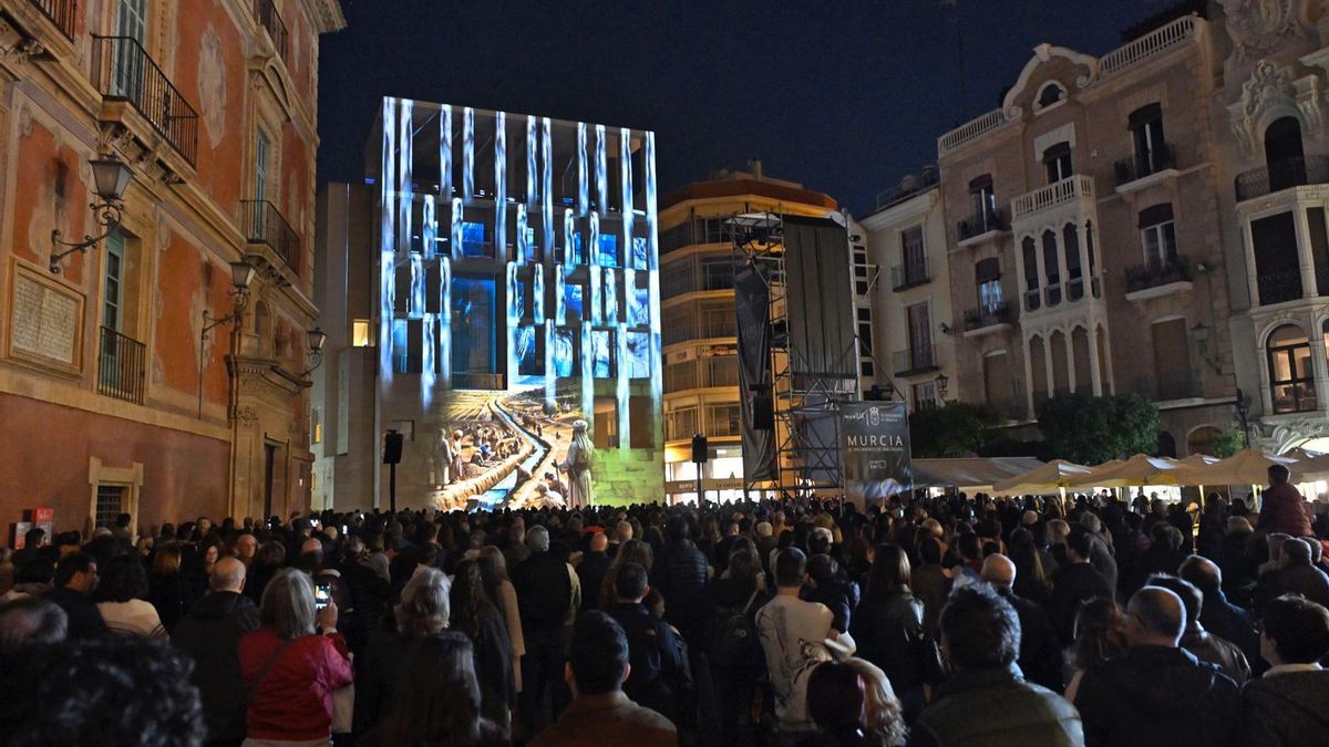 Espectáculo de proyección de dos videomapping en la fachada del Palacio Moneo, en Murcia