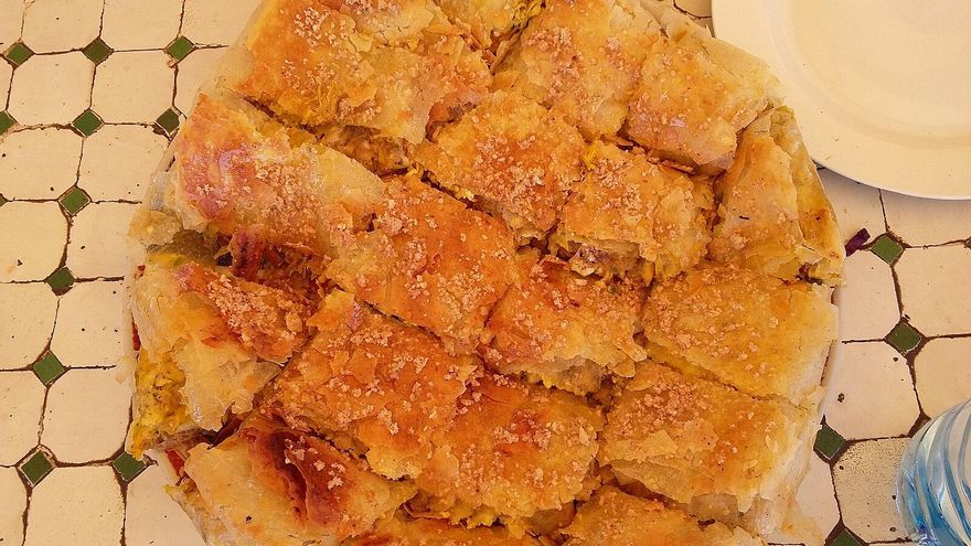 Pastela de pollo marroquí, la receta fácil para un resultado sabroso y lleno de contrastes
