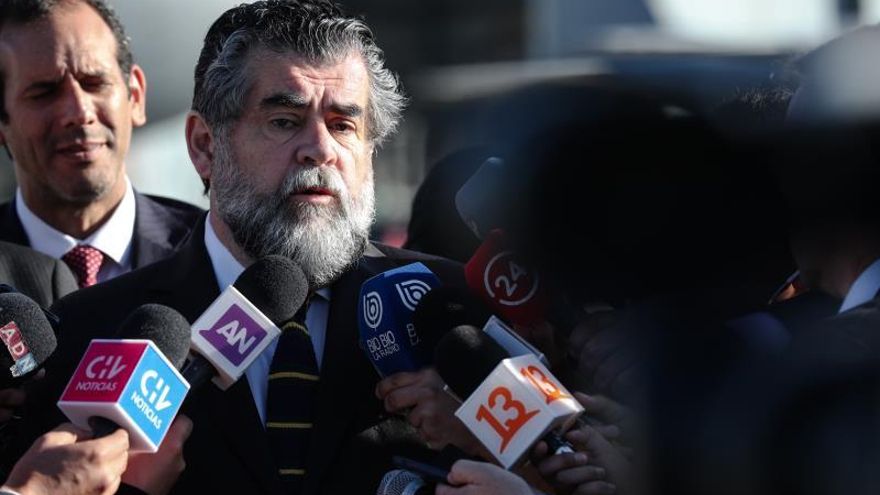 Critican al Gobierno chileno por venezolanos retenidos en la frontera