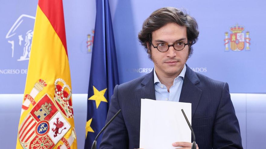 El diputado de Vox José María Figaredo, durante una rueda de prensa en el Congreso de los Diputados