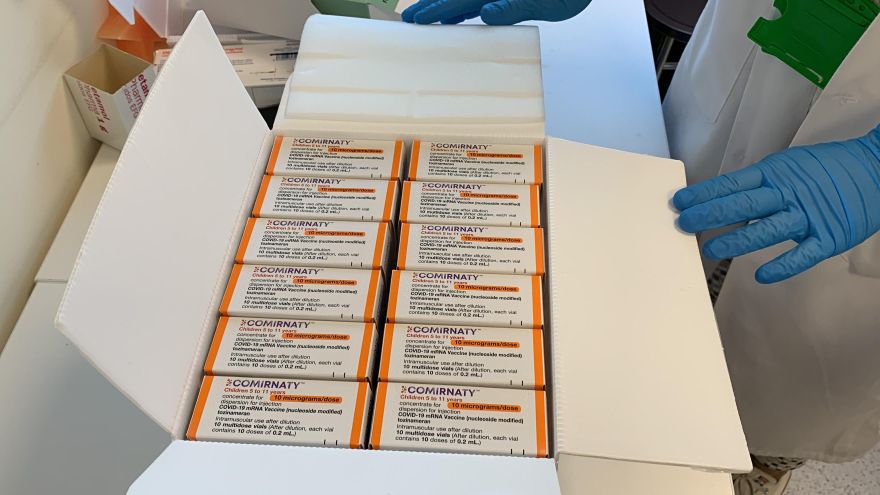 Fernández Vara insiste en que vacunar en los colegios permitirá llegar a más niños