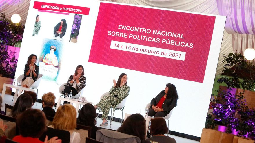 Una veintena de expertas se reunieron en el Castillo de Soutomaior