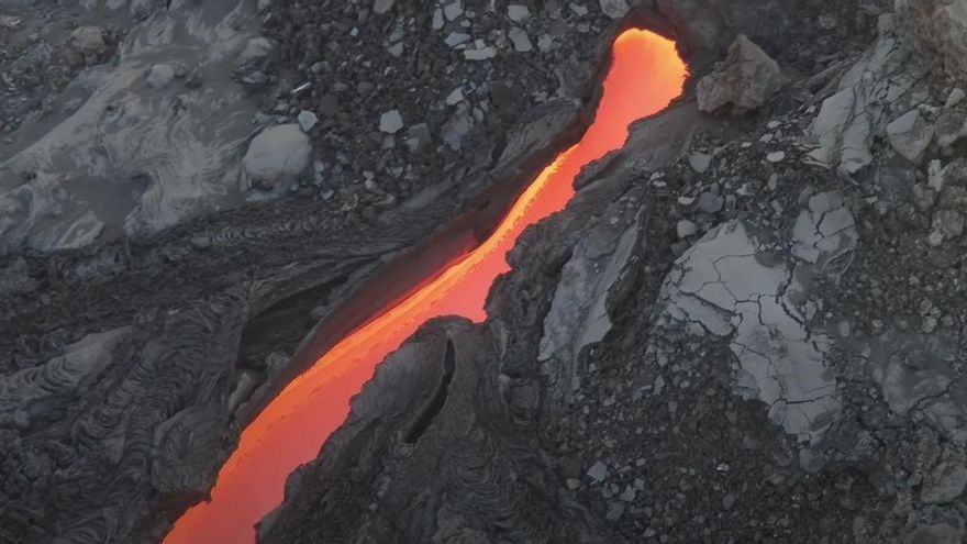 VÍDEO | La caprichosa singladura de la lava por el Valle de Aridane y el nacimiento de una colada, vistos al detalle