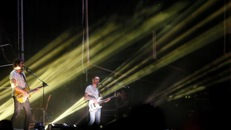 La banda "Izal", durante un concierto.