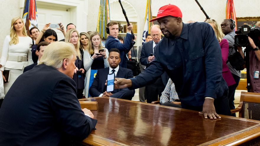 Kanye West en una reunión con Donald Trump en la Casa Blanca en 2018.