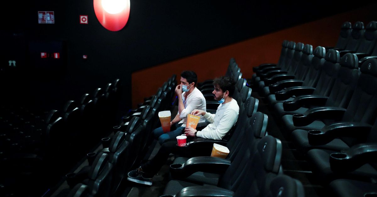 La asistencia al cine y el consumo de televisión caen en 2024, pero se expande la música en directo