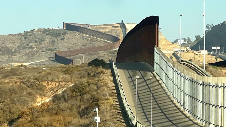 Nuevos muros amenazan la reunión de migrantes y familias en el Parque de la Amistad