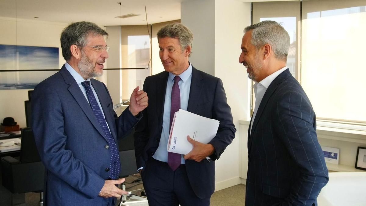 El PP de Feijóo muestra la motosierra