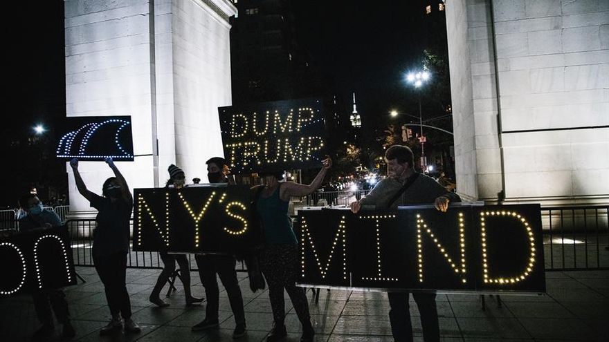 Manifestantes a favor de Joe Biden en Nueva York / EFE/EPA/Alba Vigaray