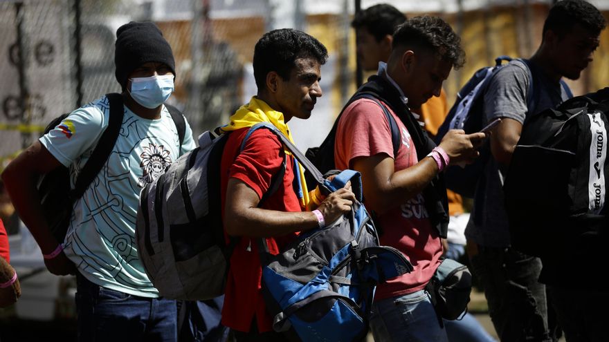 Panamá reanuda el traslado de migrantes tras la revisión de buses por accidentes