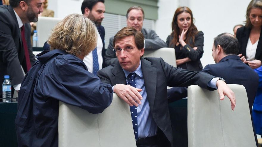 El alcalde de Madrid, José Luis Martínez Almeida, durante una sesión ordinaria del pleno municipal este martes
