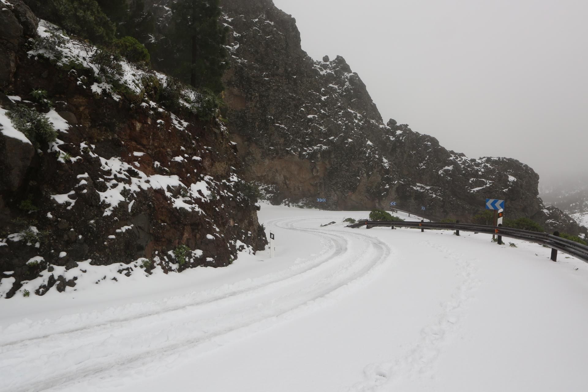 Nieve en el Roque Nublo (ALEJANDRO RAMOS)