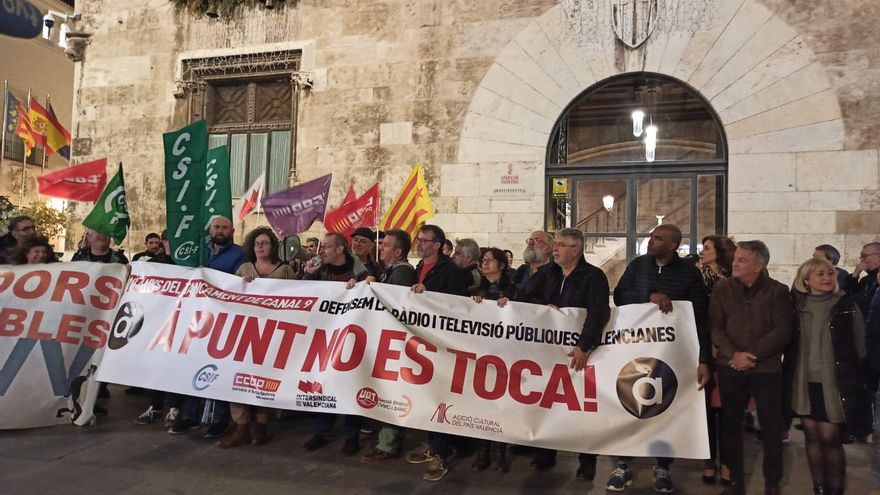 Trabajadores de À Punt protestan por las injerencias políticas en el décimo aniversario del cierre de Canal 9