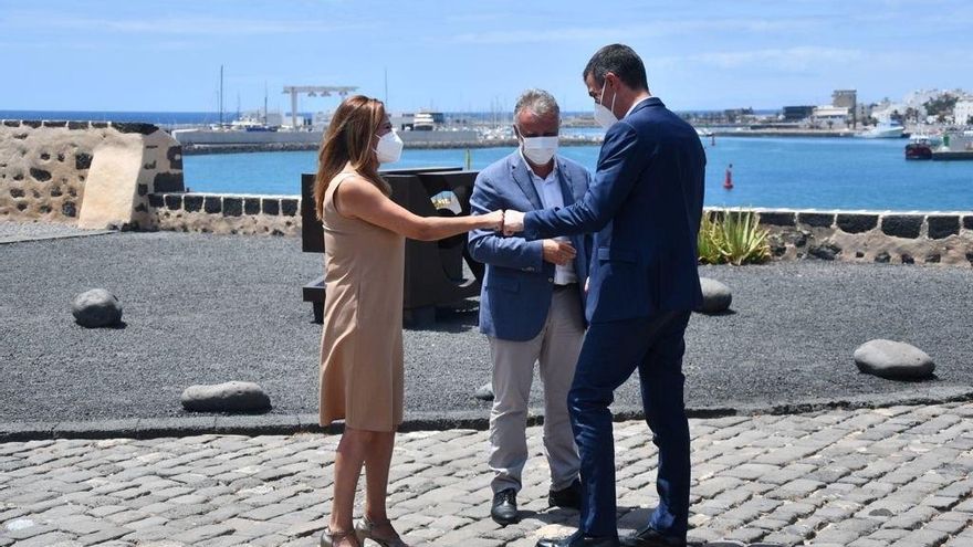 Llegada de Sánchez al Castillo de San José, en Arrecife