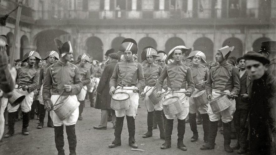 Compañía de la sociedad Unión Artesana en 1928