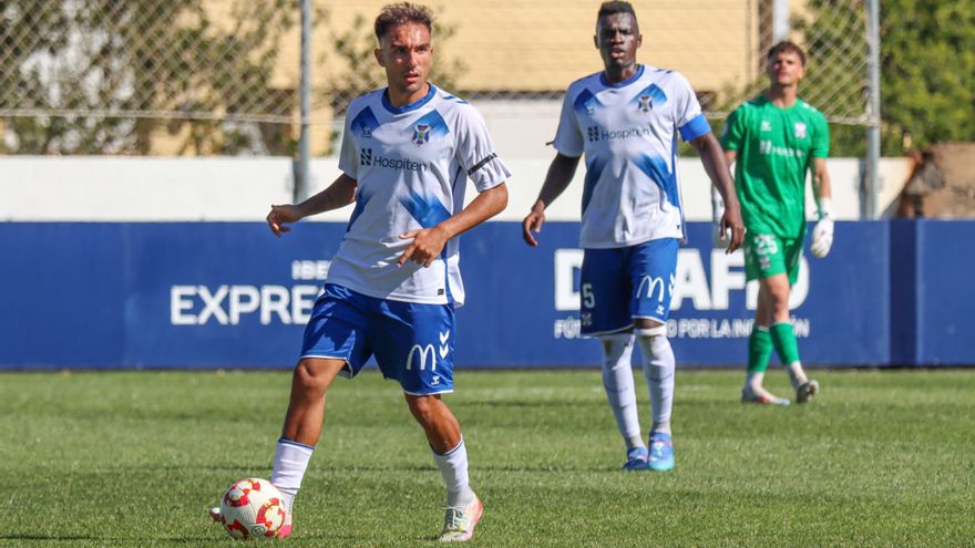 El Tenerife B defiende su cuarto puesto en Cáceres
