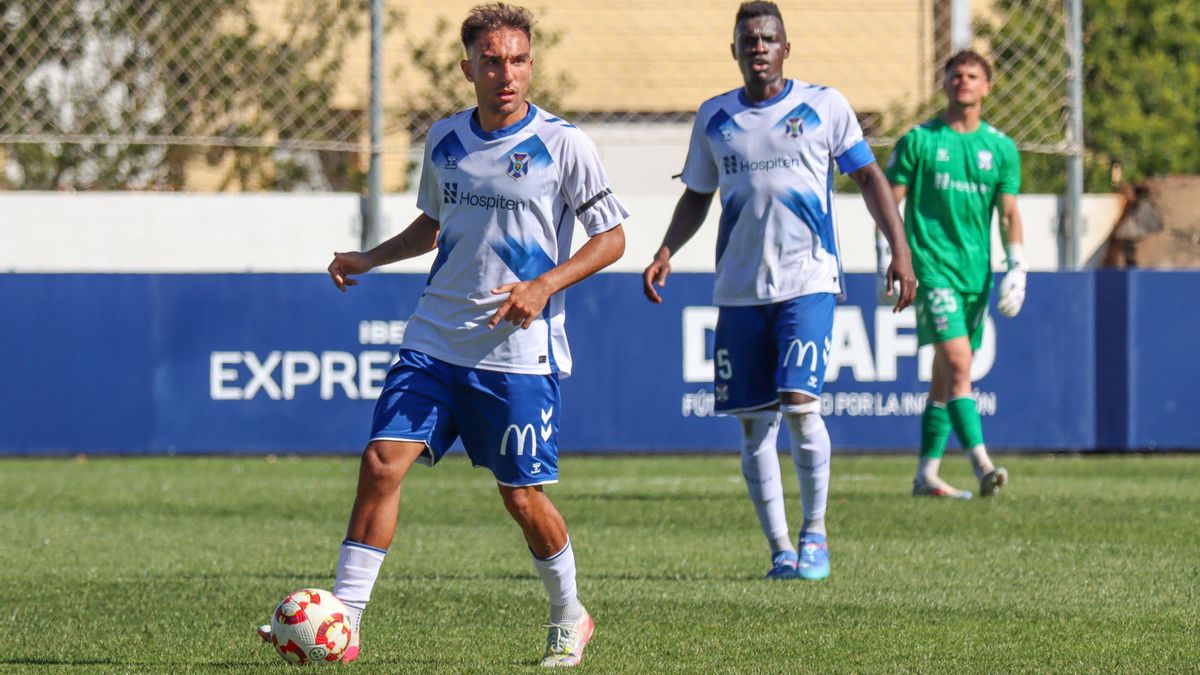 Óscar Castro, Omar Jaiteh y Aarón, en el duelo frente al Coria